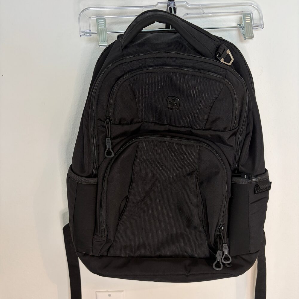 SwissGear 8 Compartment Backpack w/ laptop sleeve -Great Condition, All-Black